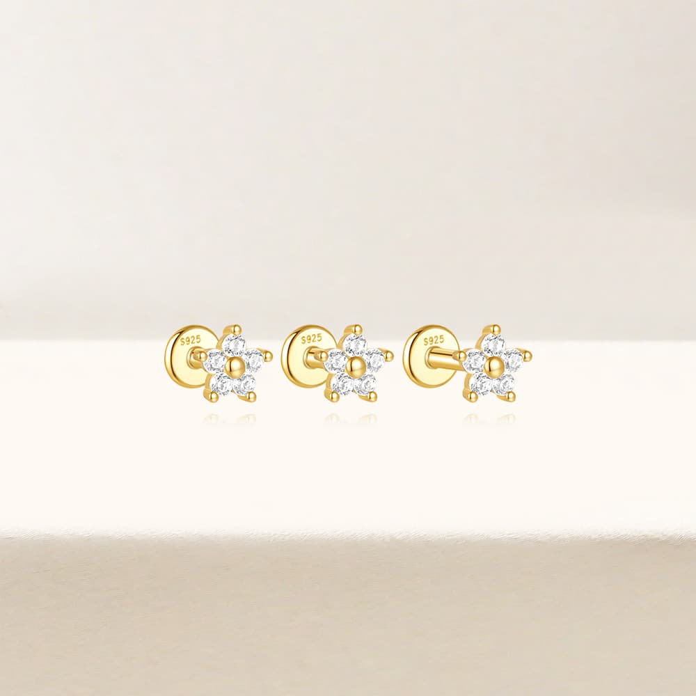 Amélie – Jemné zlaté náušnice s pohybem.