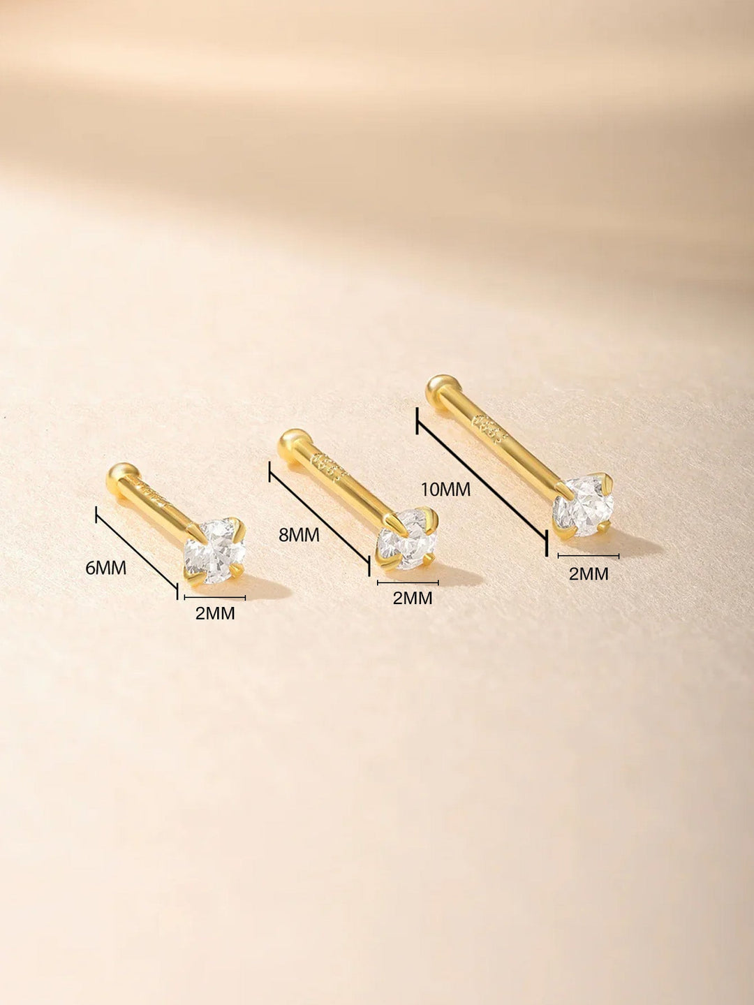 Isabela – Zlaté náušnice s jemně plynulou formou.