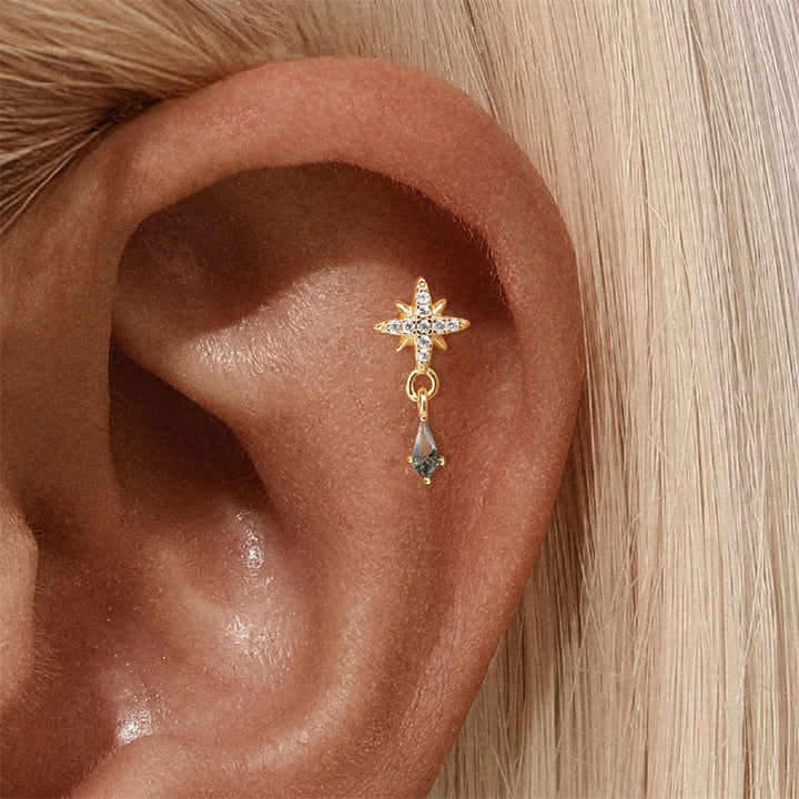 Johana – Zlaté náušnice s jemnou siluetou.