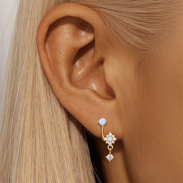 Johana – Zlaté náušnice s jemnou siluetou.