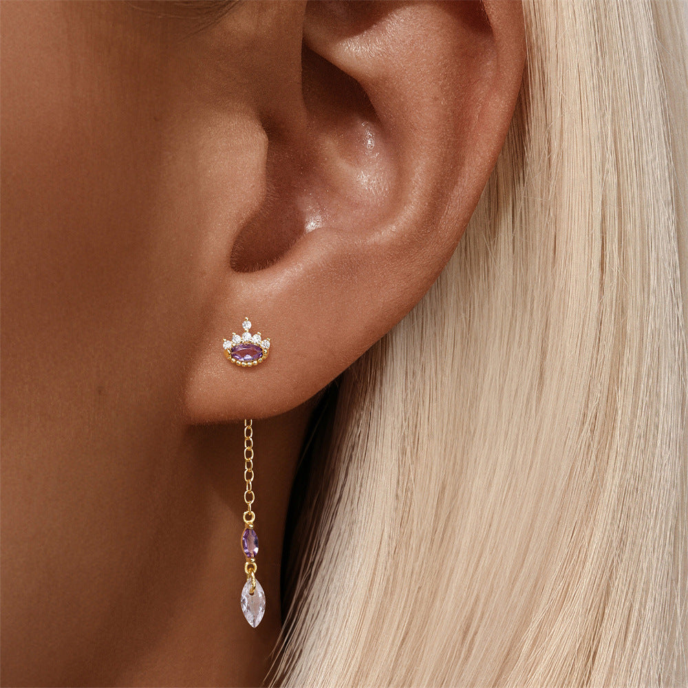 Johana – Zlaté náušnice s jemnou siluetou.