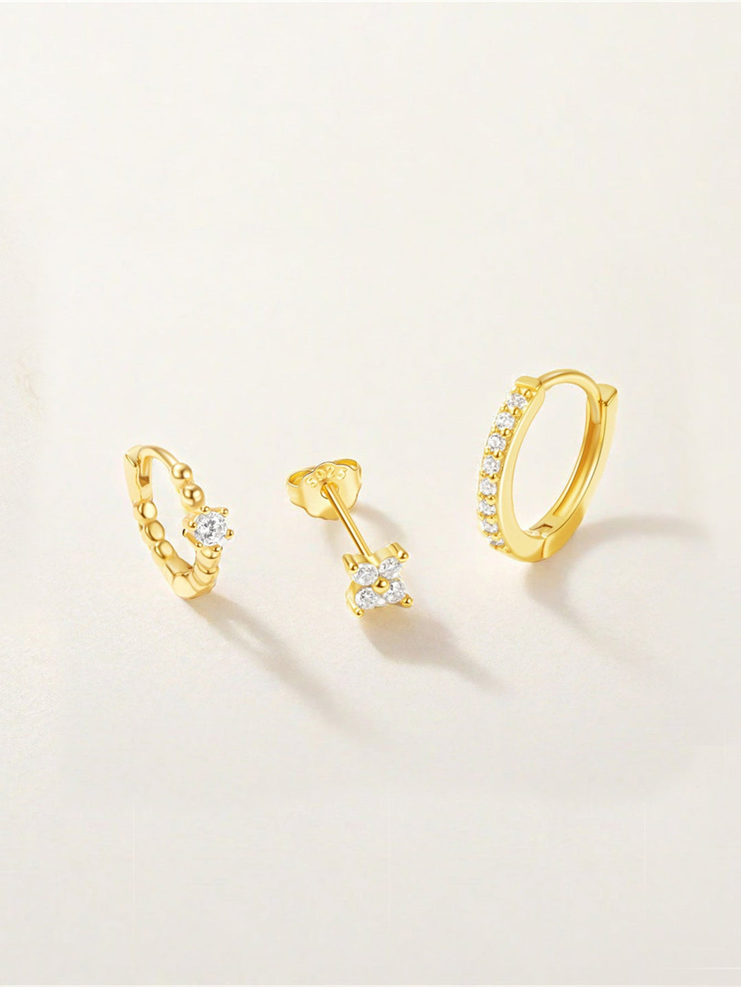 Luisa – Zlaté náušnice s ženskou strukturou.