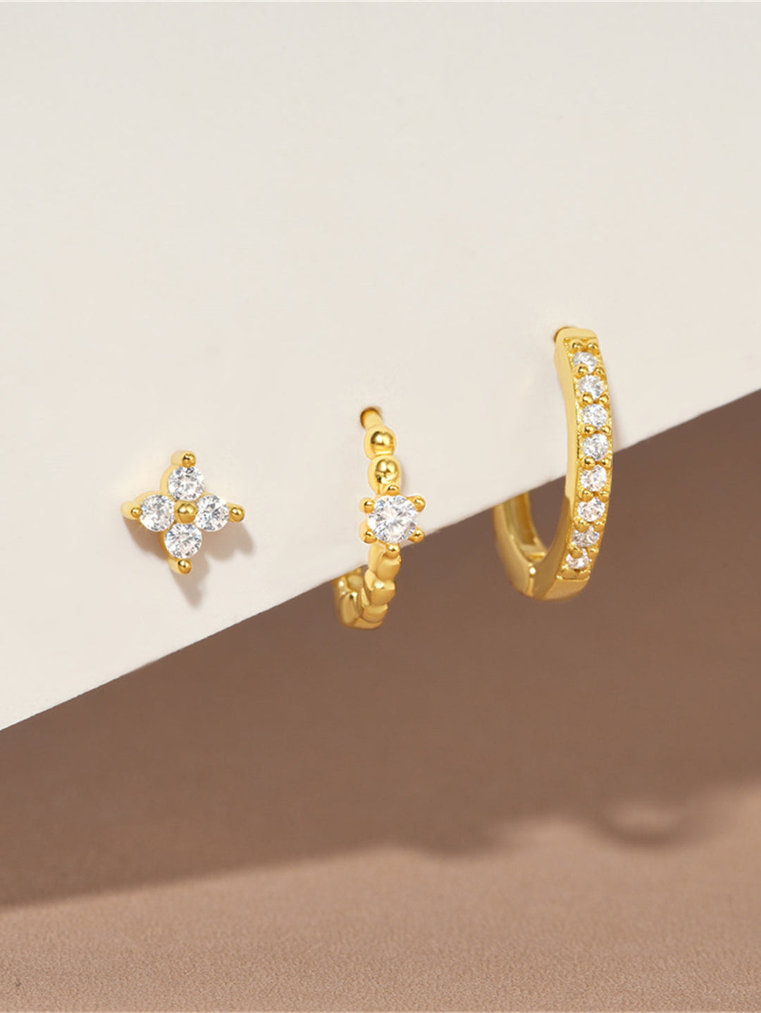 Luisa – Zlaté náušnice s ženskou strukturou.