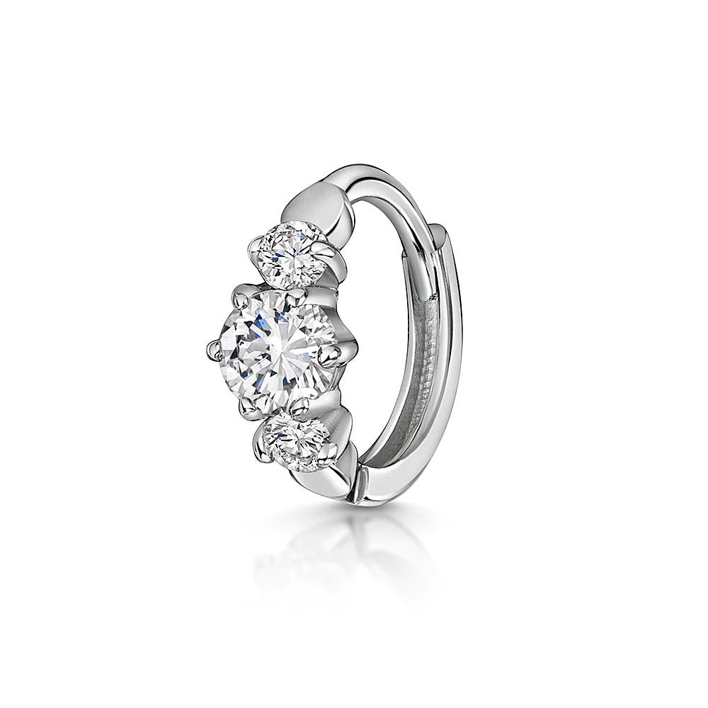 Frieda – Jemné zlaté náušnice s hravým nádechem.