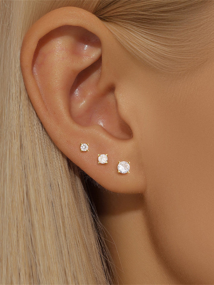 Evelína – Jemné zlaté náušnice s elegantním zakřivením.