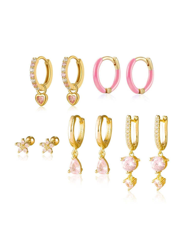 Antonie – Zlaté náušnice s lesklým povrchem.