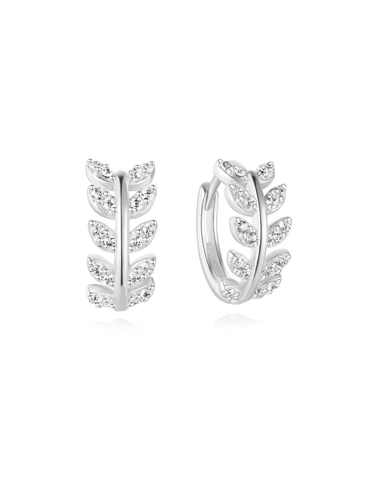 Karolína – Zlaté náušnice s jemným zakřivením.