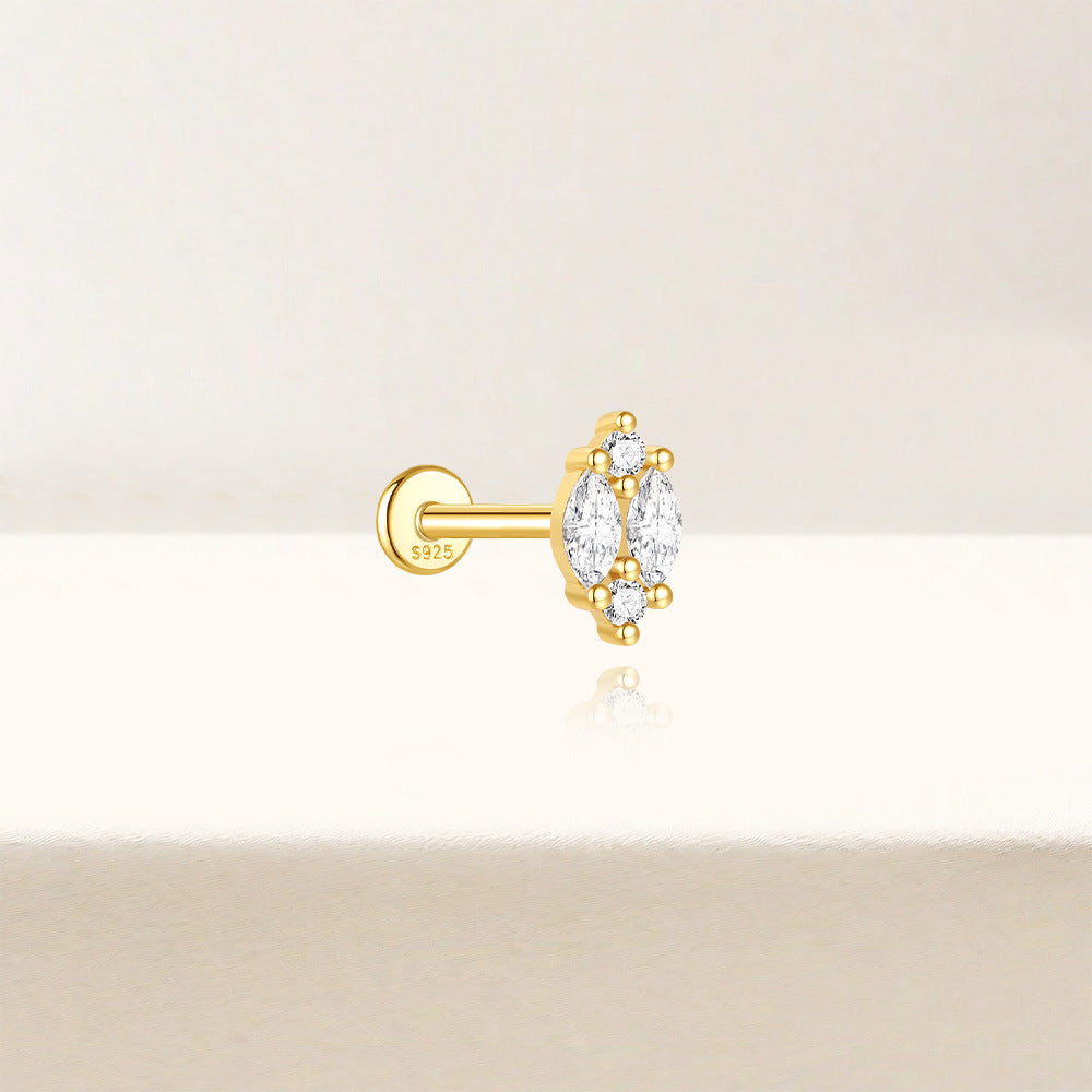 Martina – Zlaté náušnice s jasnou linií.