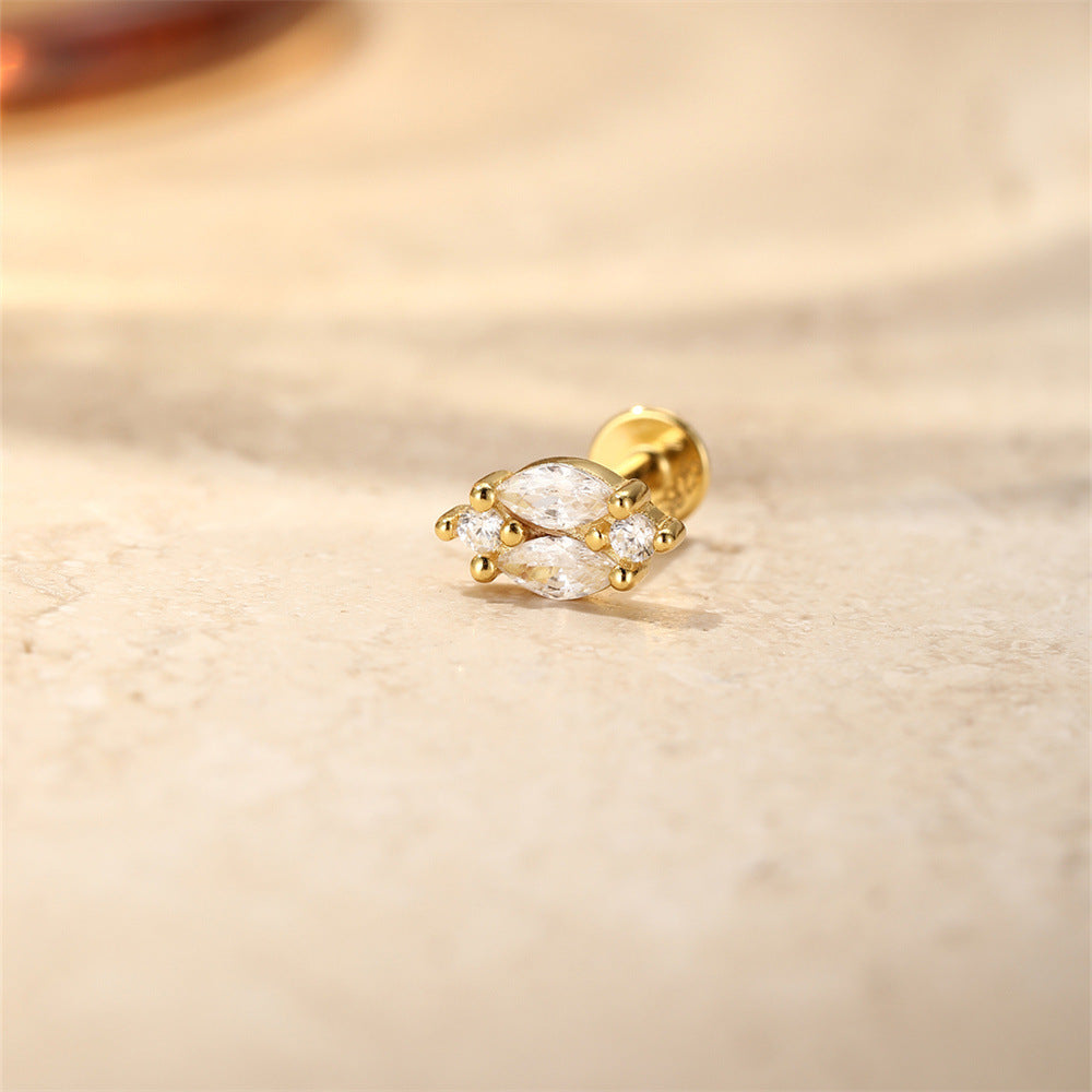 Martina – Zlaté náušnice s jasnou linií.