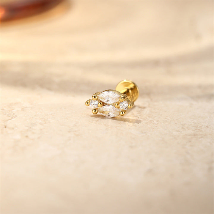 Martina – Zlaté náušnice s jasnou linií.