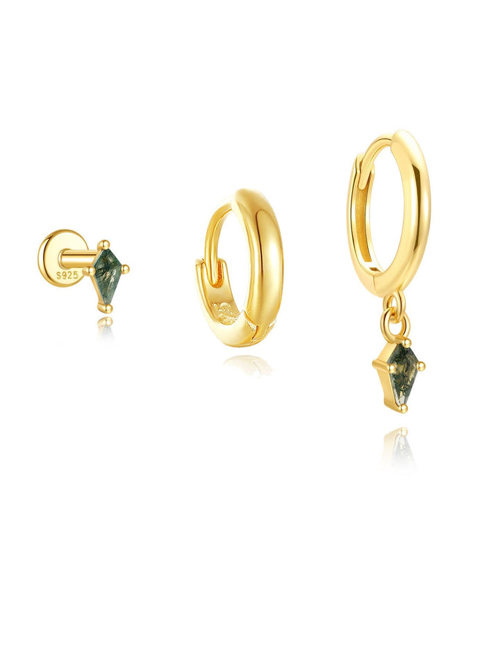 Mona – Zlaté náušnice s plynulým designem.