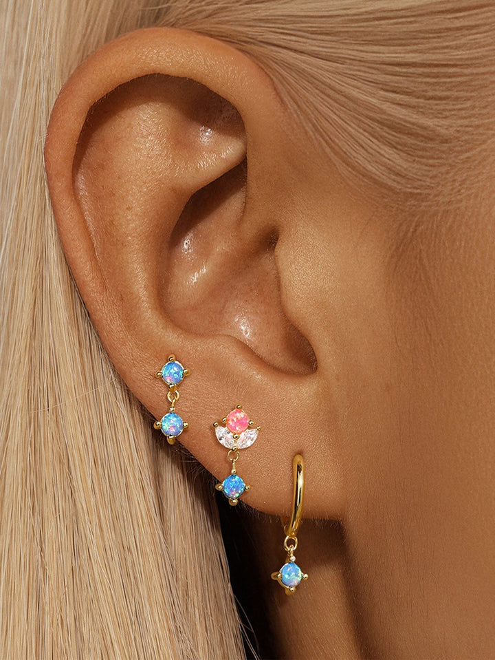 Lena – Jemné zlaté náušnice s leskem.