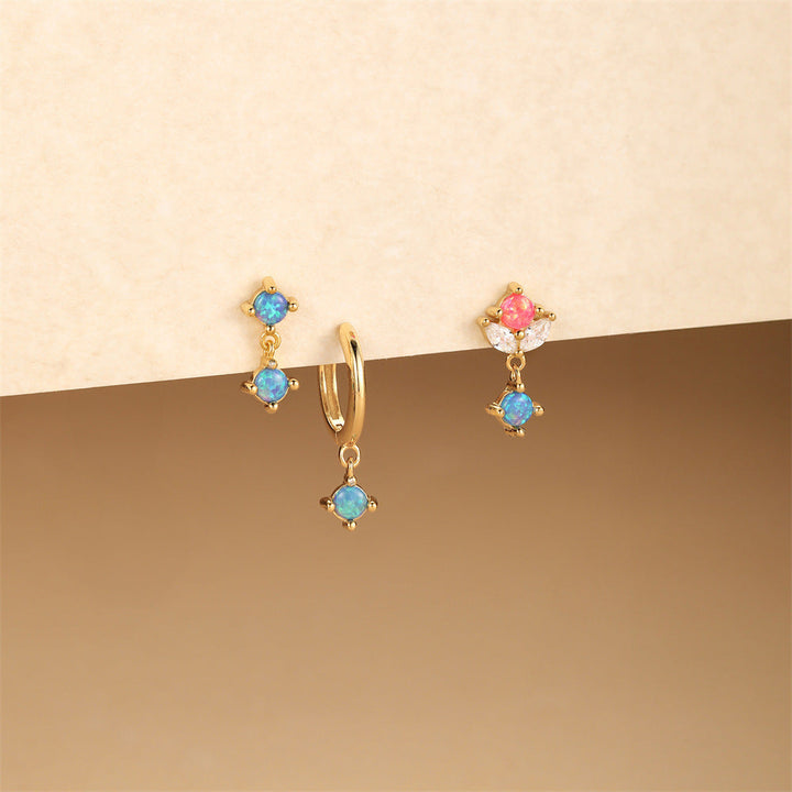 Lena – Jemné zlaté náušnice s leskem.