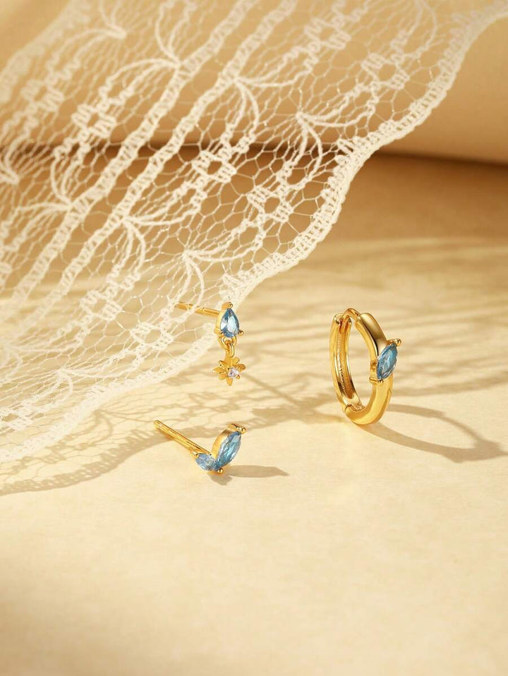 Petra – Jemné zlaté náušnice s organickým designem.