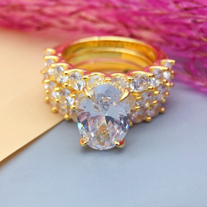 Greta – Stříbrný diamantový prsten s ornamentem.