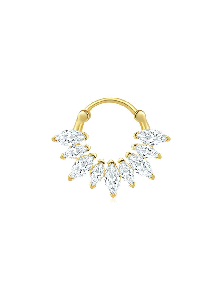 Alena – Jemné zlaté náušnice s křehkou elegancí.