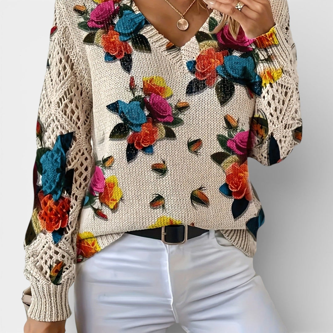 Blanka – Svetřík s jemným květinovým motivem