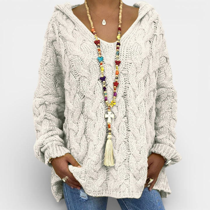 Veronika – Pletený svetr s kapucí a copánkovým vzorem