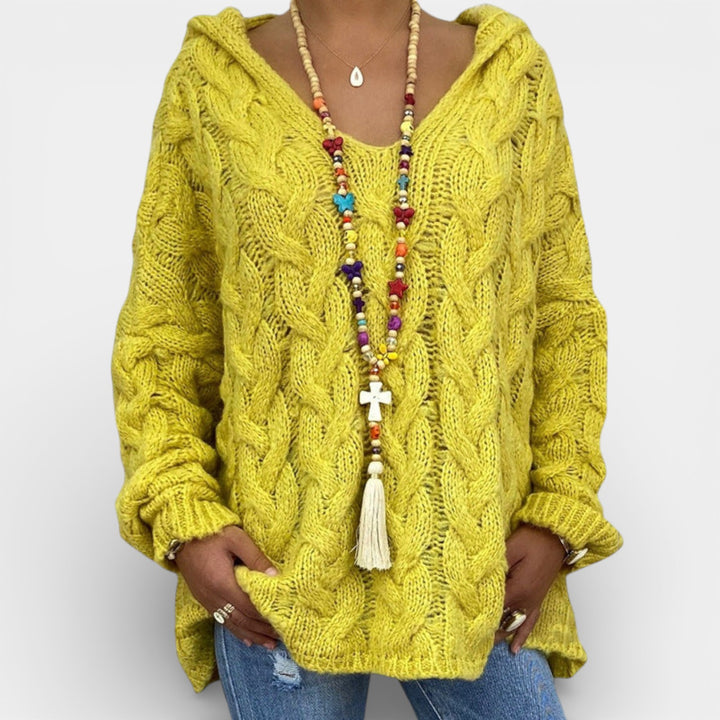 Veronika – Pletený svetr s kapucí a copánkovým vzorem
