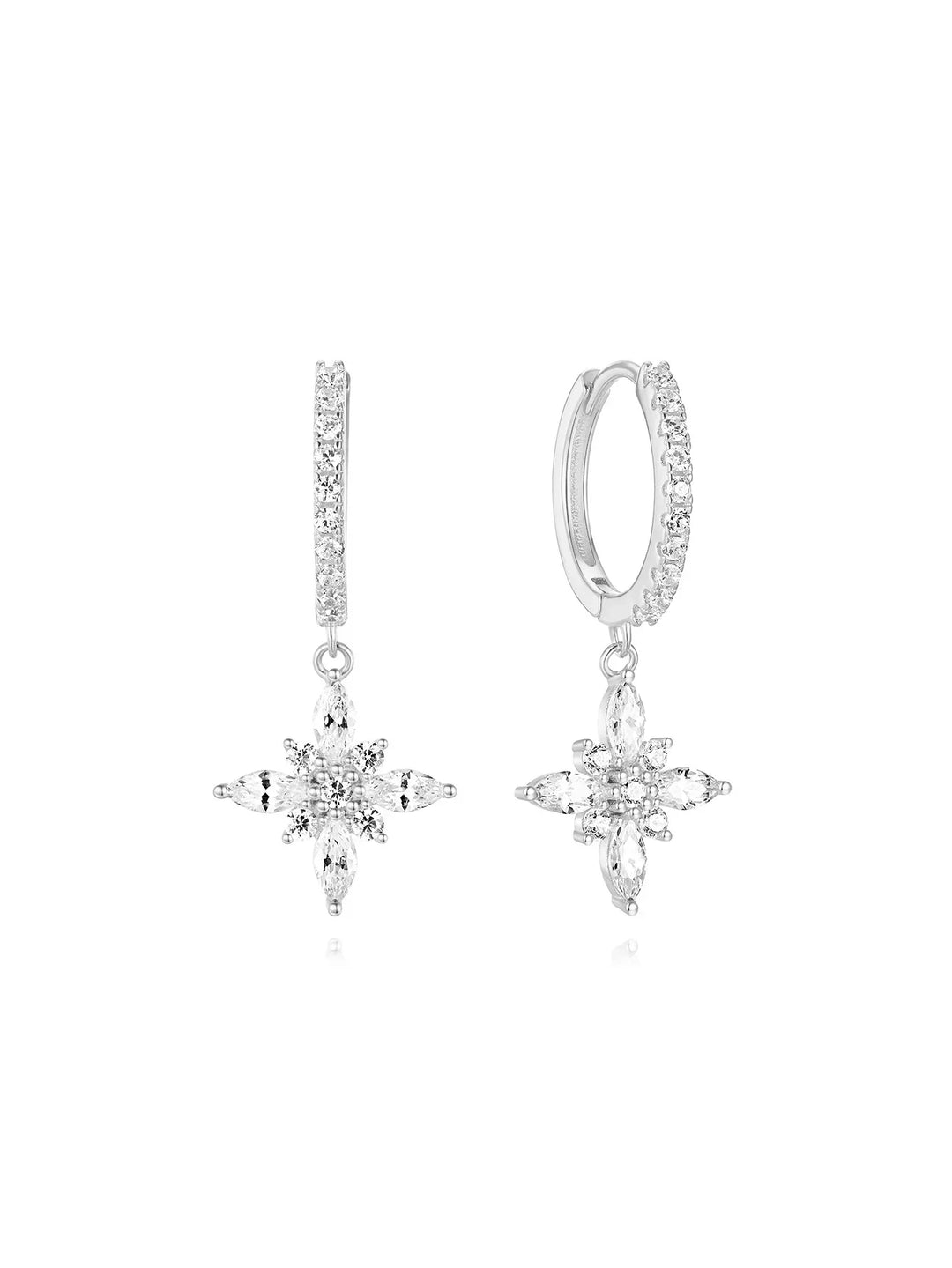 Eva-Marie – Jemné zlaté náušnice s plynulým tvarem.