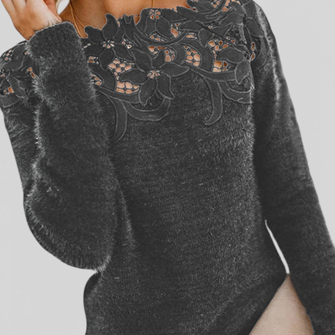 Oliwia – Pletený svetr s krajkovým výstřihem