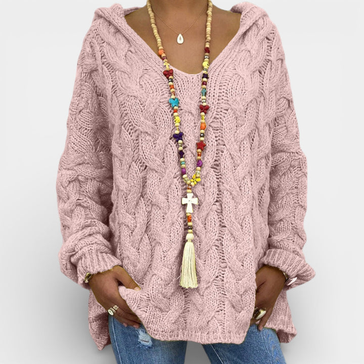 Veronika – Pletený svetr s kapucí a copánkovým vzorem