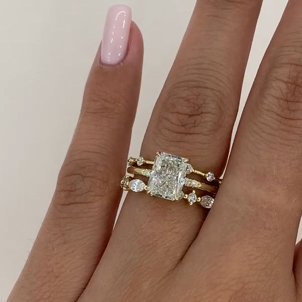 Nora – Diamantový prsten ve vrstveném designu.