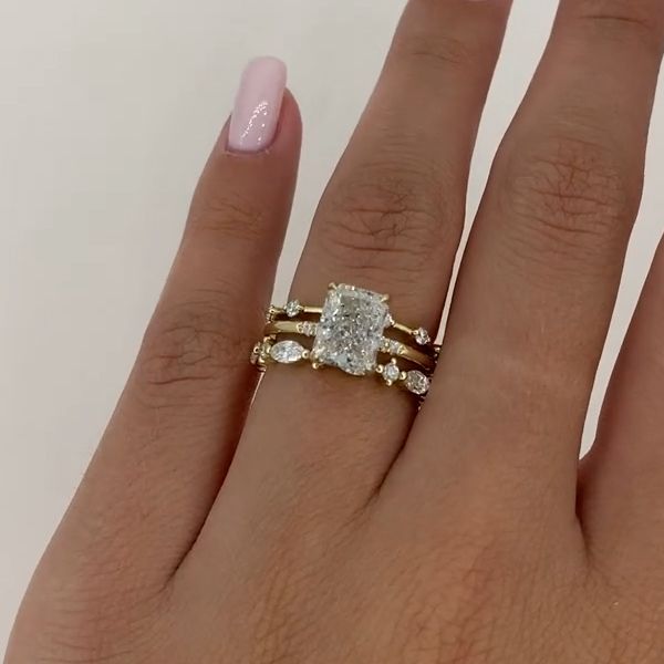 Nora – Diamantový prsten ve vrstveném designu.