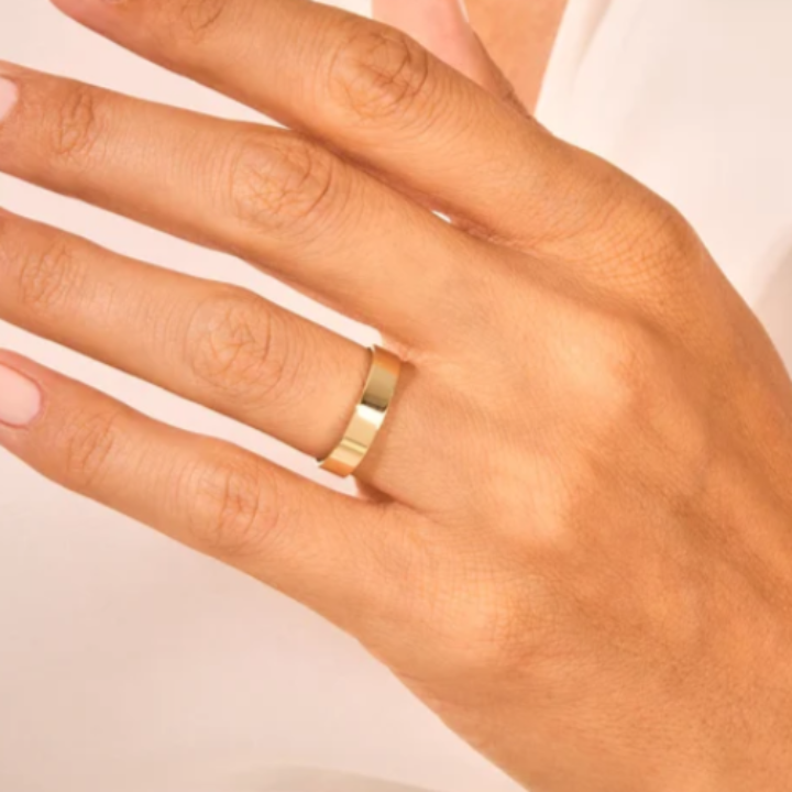 Johana – solitérní prsten s kulatým diamantem.