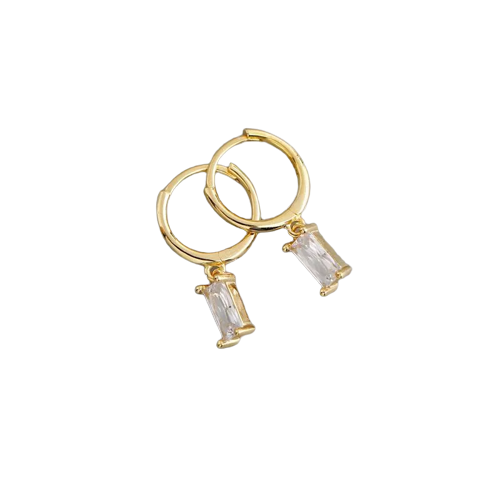 Melanie – Jemné zlaté náušnice s jemnou strukturou.