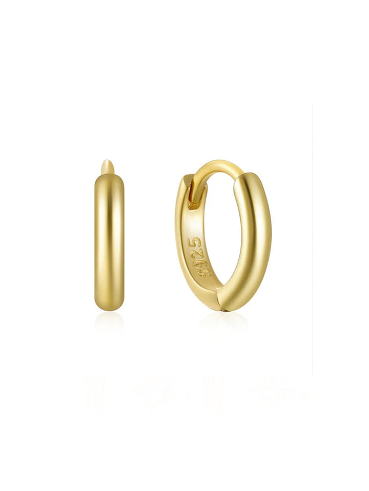 Marta – Zlaté náušnice s nadčasovým tvarem.