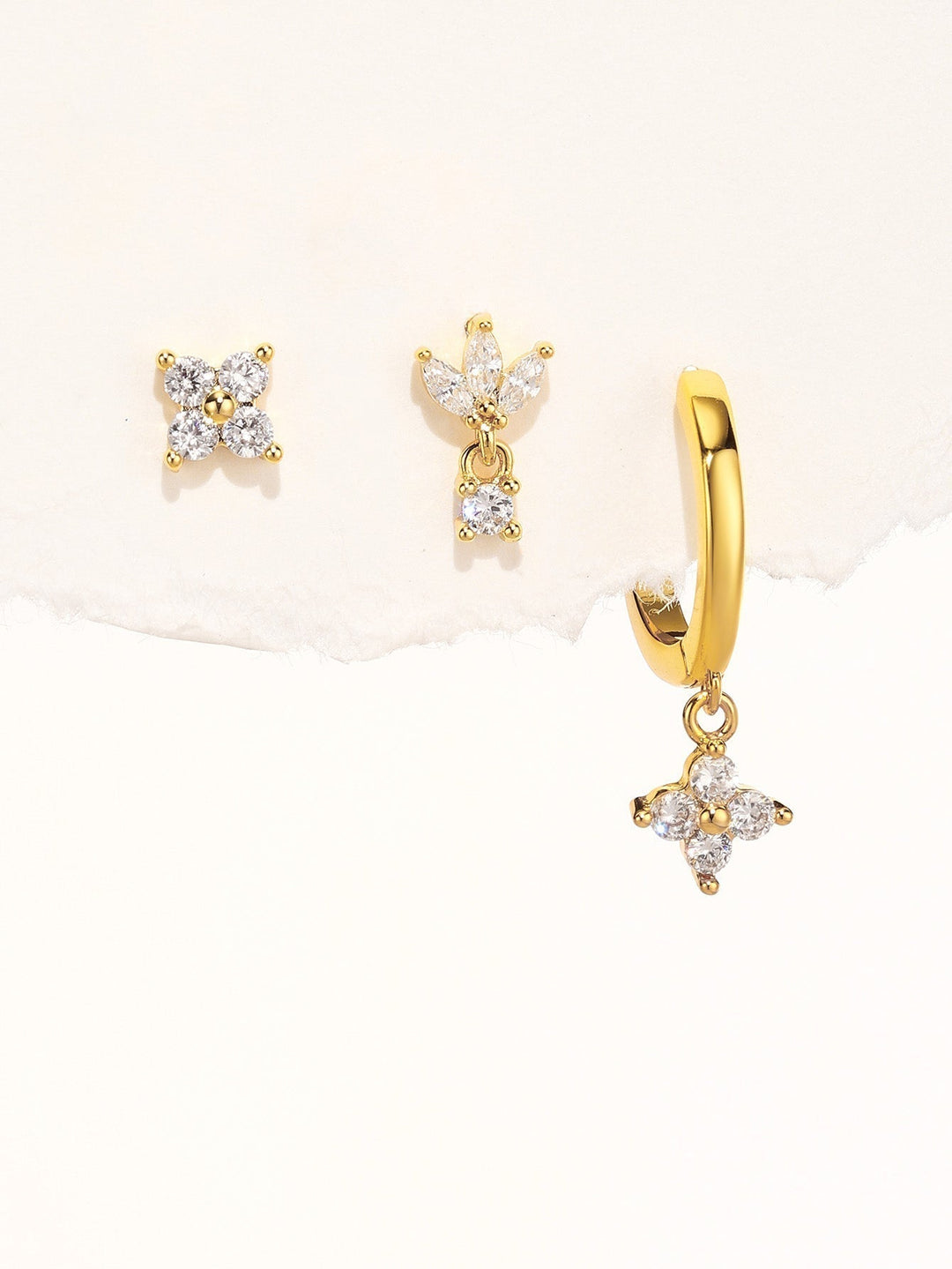 Marina – Jemné zlaté náušnice s delikátním pohybem.