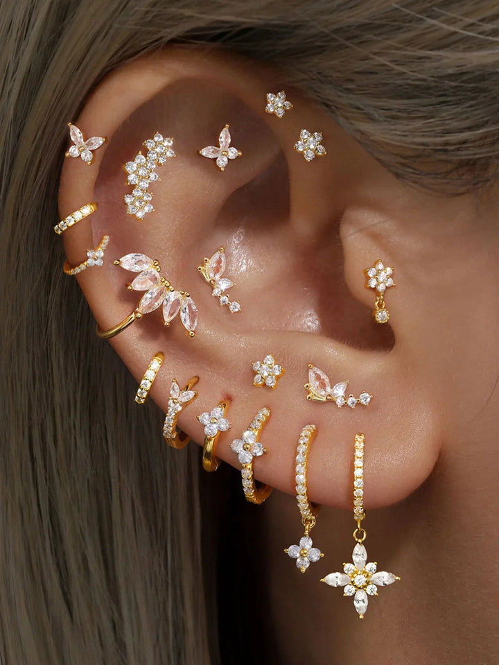 Eva-Marie – Jemné zlaté náušnice s plynulým tvarem.