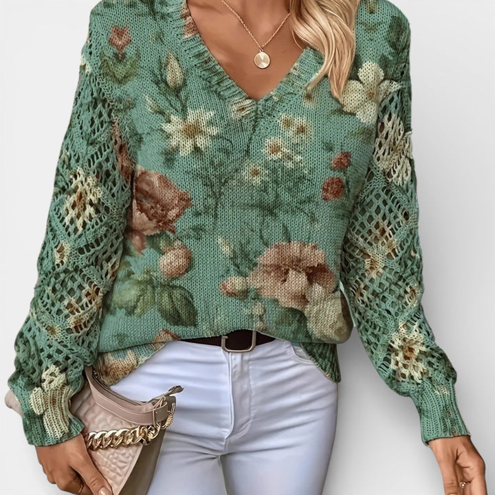 Blanka – Svetřík s jemným květinovým motivem