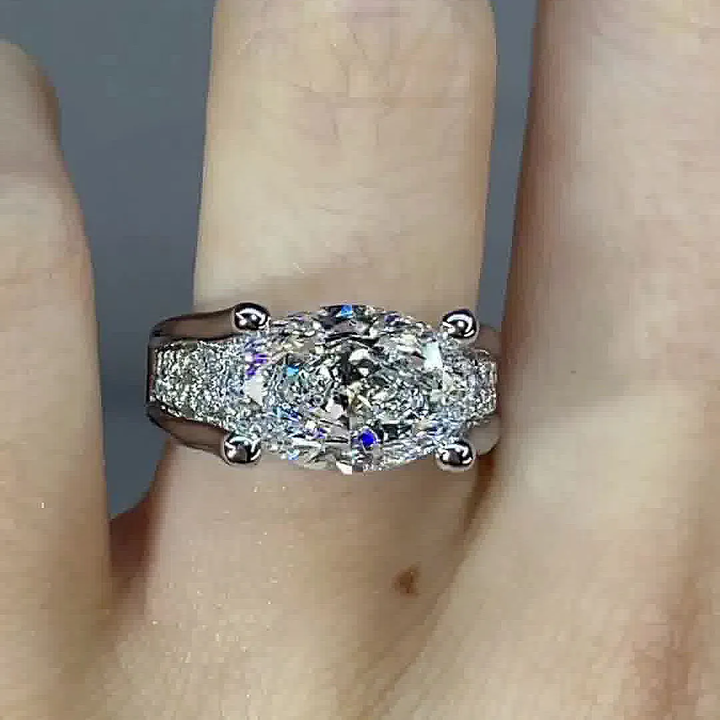 Viktorie – Lesklý prsten s bočními akcenty.