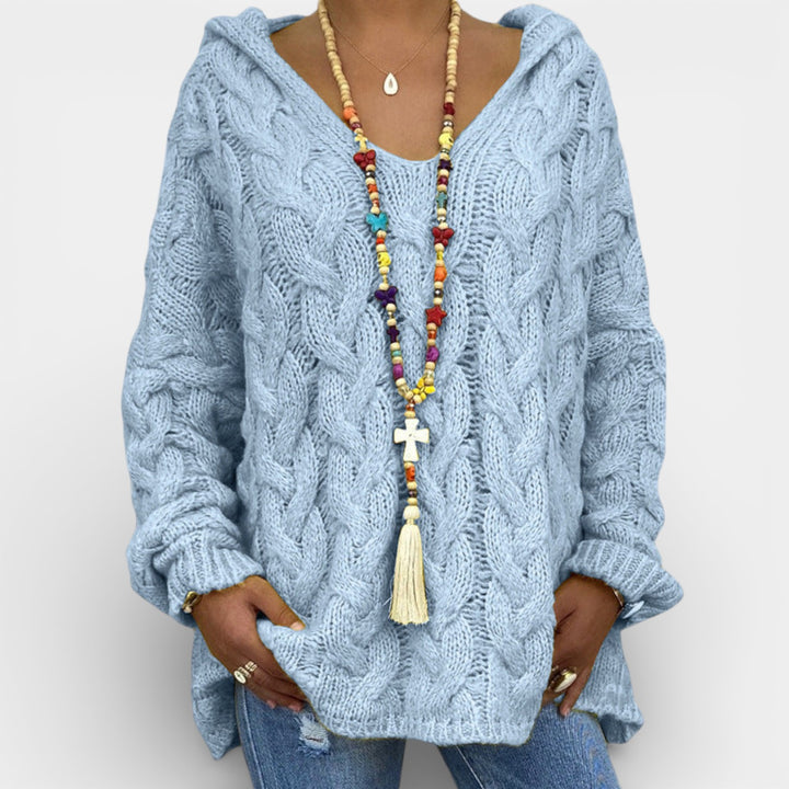 Veronika – Pletený svetr s kapucí a copánkovým vzorem