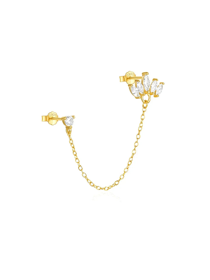 Daniela – Jemné zlaté náušnice s plynulým tvarem.