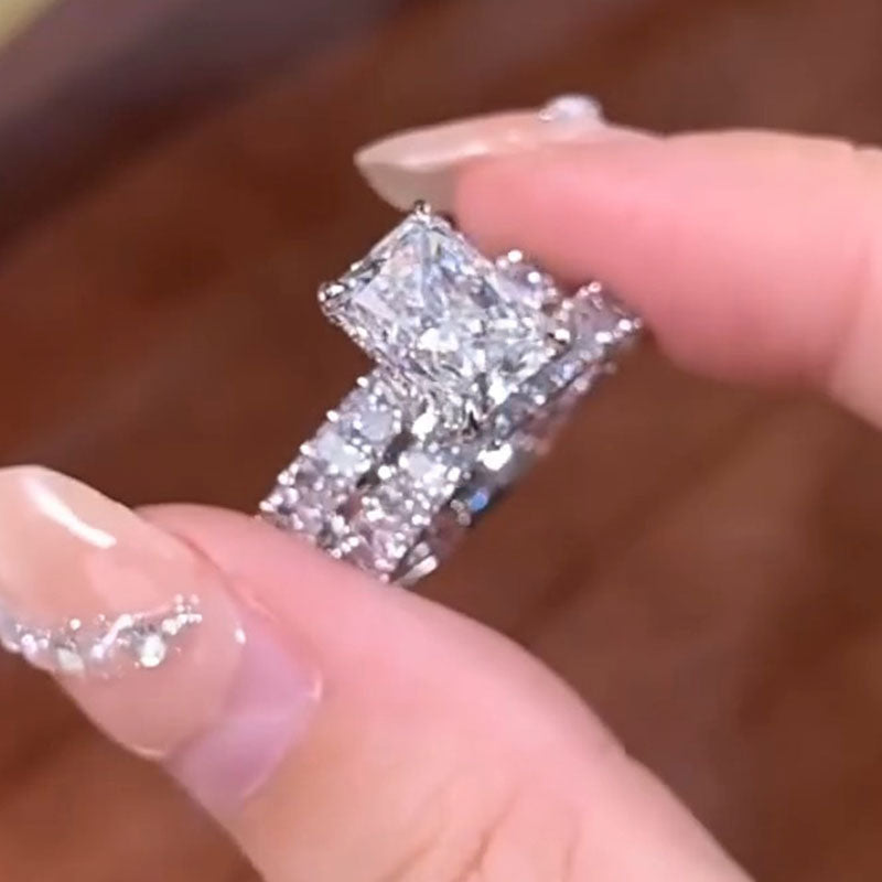 Kateřina – Diamantový prsten s výrazným baguette brusem.