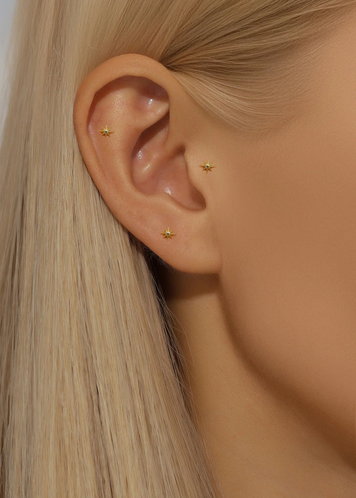 Kateřina – Zlaté náušnice s jemným zakřivením.