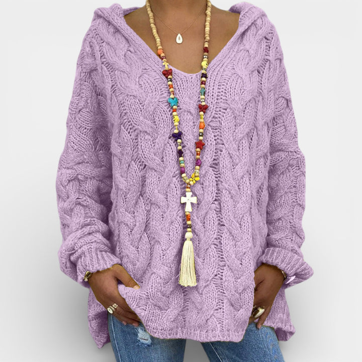 Veronika – Pletený svetr s kapucí a copánkovým vzorem