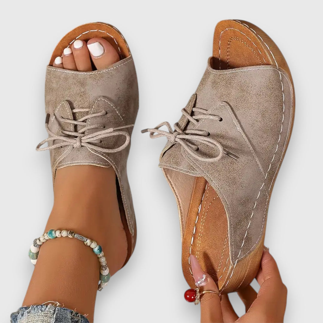 Saskia – Sandály ve vintage stylu