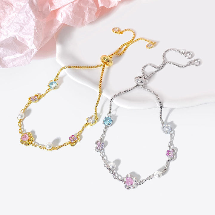 Dorota – Skulpturální zlaté náušnice s perlovým zakončením.