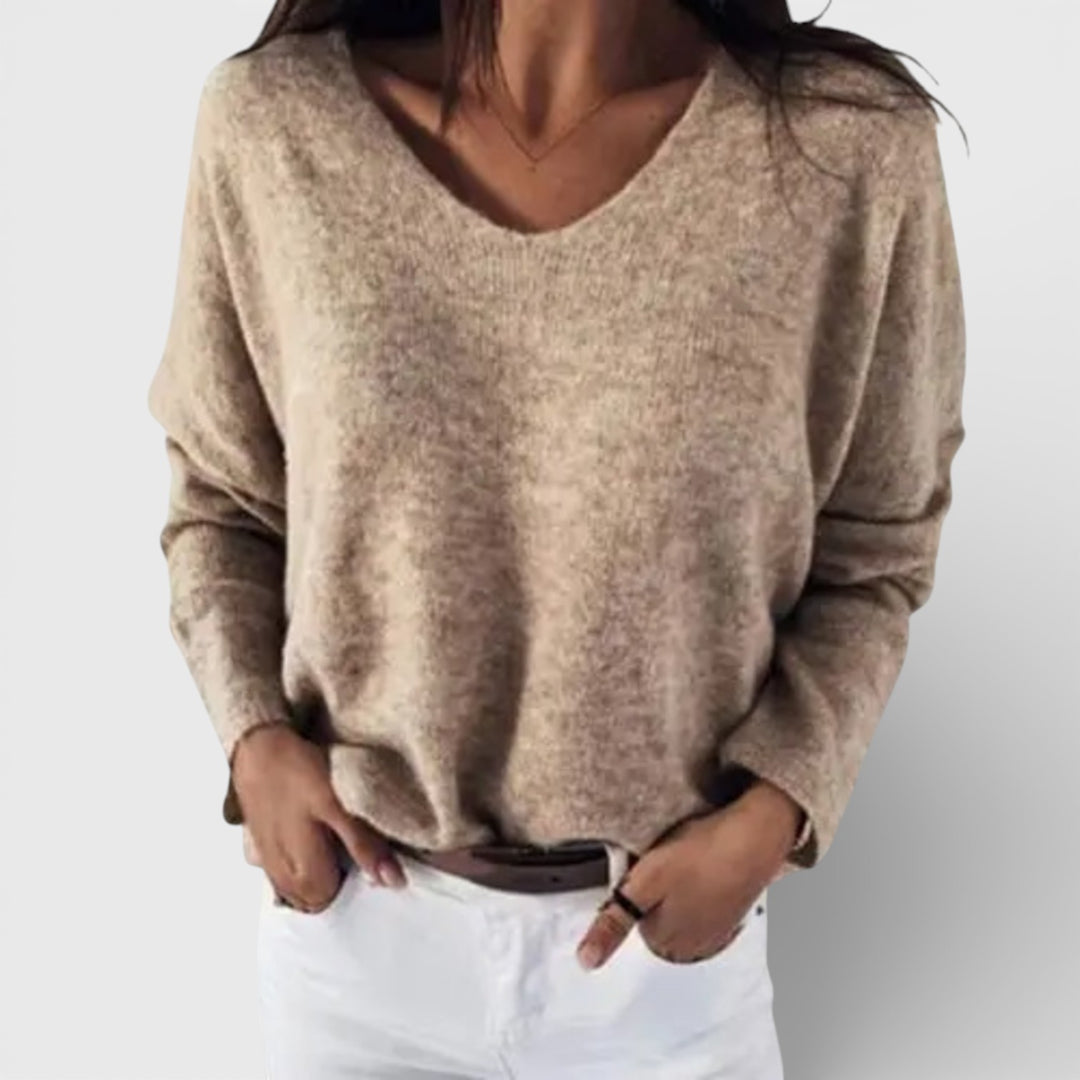 Simona – Lehký volný svetr s hlubším výstřihem do V