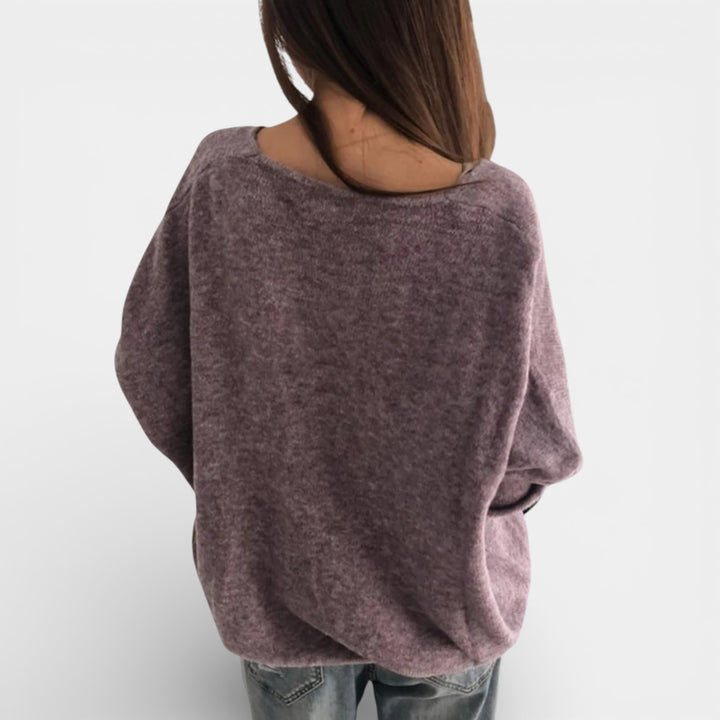 Simona – Lehký volný svetr s hlubším výstřihem do V