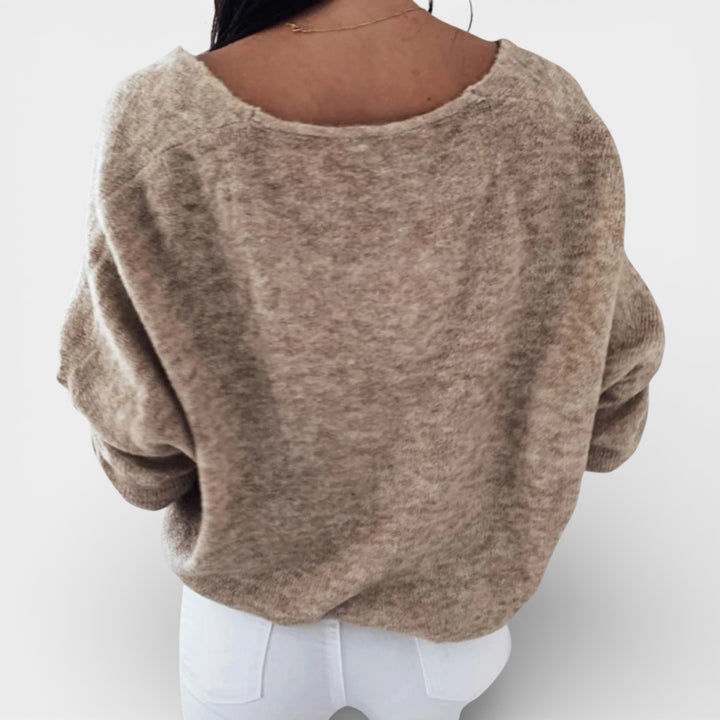 Simona – Lehký volný svetr s hlubším výstřihem do V