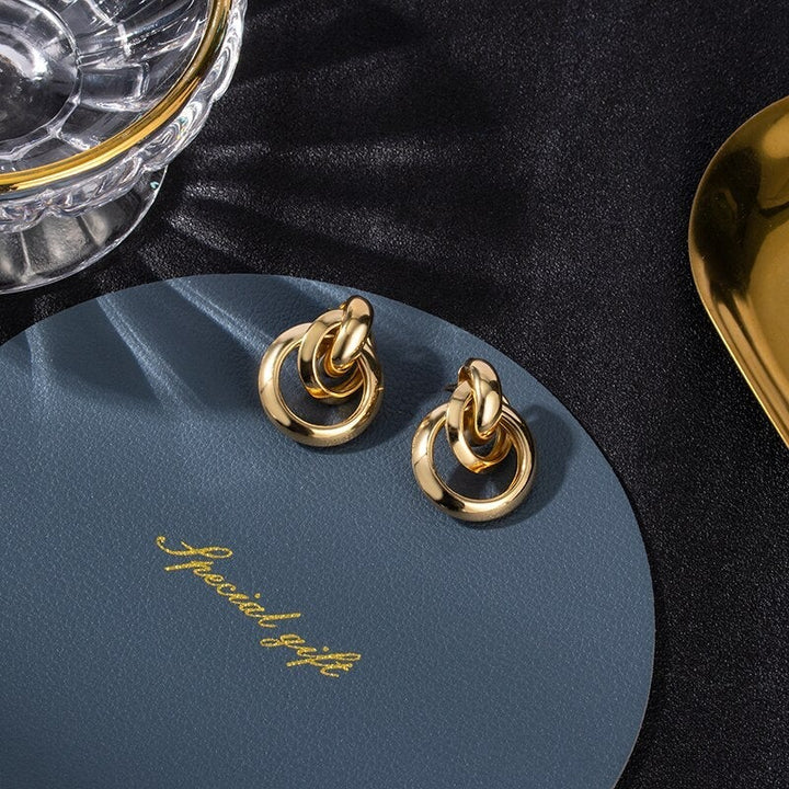 Elegantní zlaté kruhové náušnice