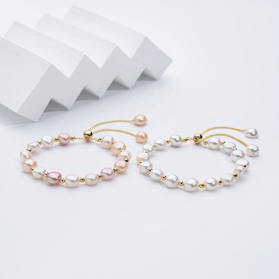 Carina – Zlaté náušnice s pohyblivými perlami.