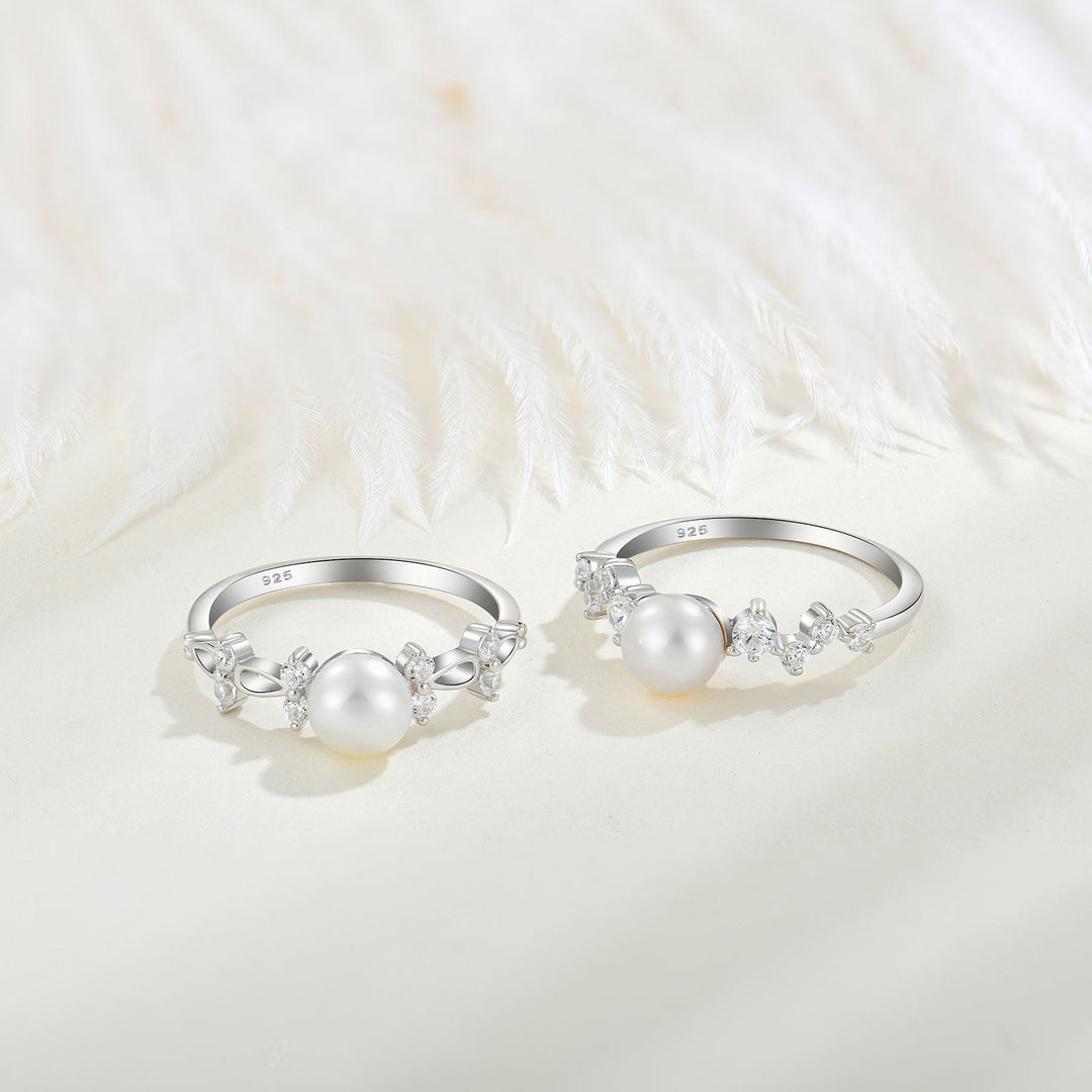 Leni – Jemné perlové náušnice se zlatým řetízkem.