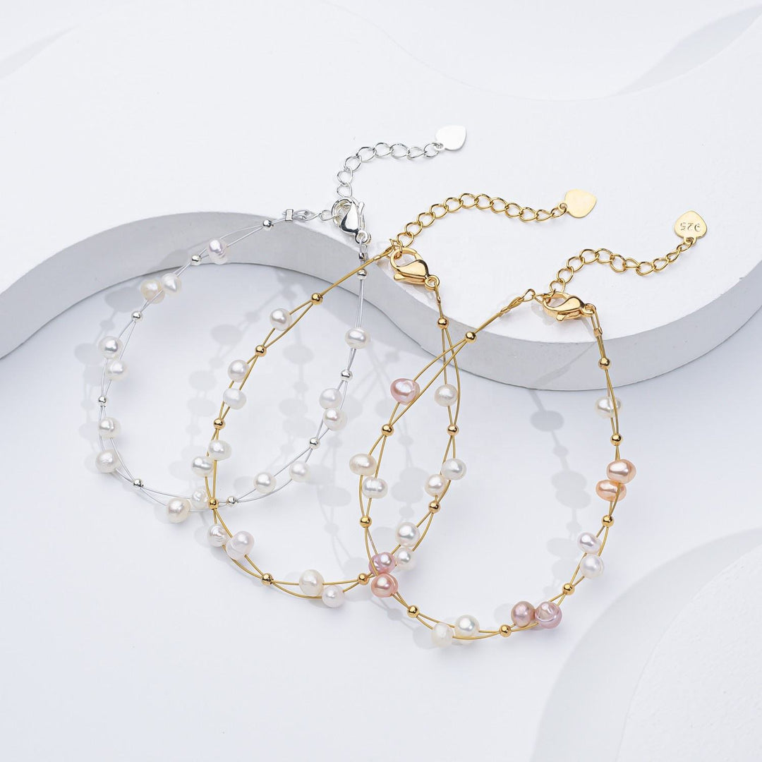 Marlena – Zlatý náramek s perlovými akcenty.