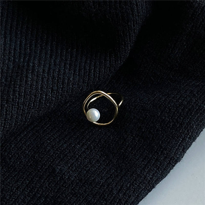 Greta – Zlacený prsten s perlou.